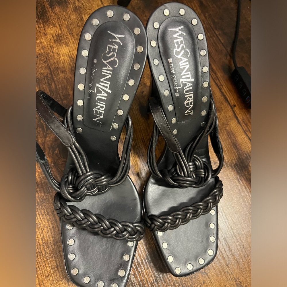 Unlisted 👡 listed for live sale